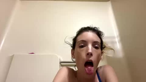 Snapshot of ivy_rose90 chatting on October 13, 2:25 am ivy_rose90 online show from October 13, 2:25 am