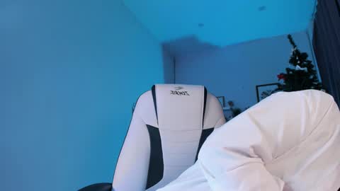 Snapshot of ivyhoney chatting on January 8, 6:31 am IVY - Follow me 3 online show from January 8, 6:31 am