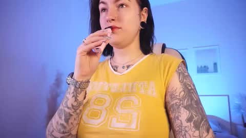 Snapshot of ivyhoney chatting on February 27, 7:01 am IVY - Follow me 3 online show from February 27, 7:01 am