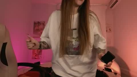 Snapshot of ivyhoney chatting on October 5, 7:46 am IVY - Follow me 3 online show from October 5, 7:46 am