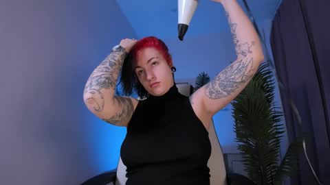 Snapshot of ivyhoney chatting on December 11, 6:47 am IVY - Follow me 3 online show from December 11, 6:47 am