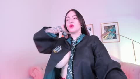 Snapshot of ivyhoney chatting on December 2, 7:10 am IVY - Follow me 3 online show from December 2, 7:10 am