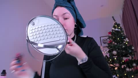 Snapshot of ivyhoney chatting on January 5, 6:35 am IVY - Follow me 3 online show from January 5, 6:35 am