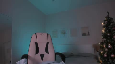 Snapshot of ivyhoney chatting on January 11, 6:35 am IVY - Follow me 3 online show from January 11, 6:35 am