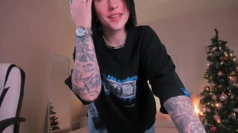 Snapshot of ivyhoney chatting on December 29, 6:24 am IVY - Follow me 3 online show from December 29, 6:24 am