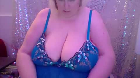 ivyjane3522 online show from May 10, 2:02 am