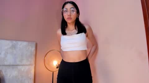 IvyJhonss online show from December 17, 12:20 pm