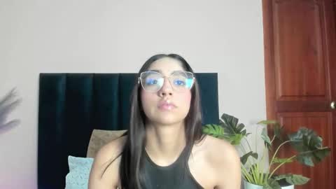 IvyJhonss online show from December 16, 12:11 pm