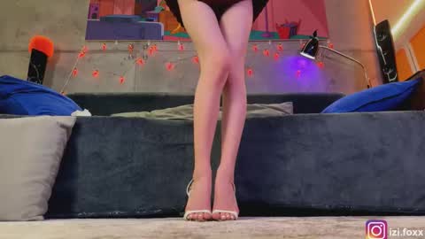 izi online show from November 8, 4:12 pm