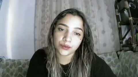 izzy_32 online show from May 7, 10:19 am