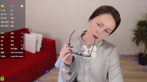 Queen of nylon  Victoria online show from March 12, 5:32 am