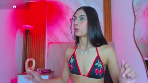 j_belle_ online show from August 1, 11:18 pm