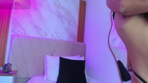 j_belle_ online show from July 31, 11:17 pm