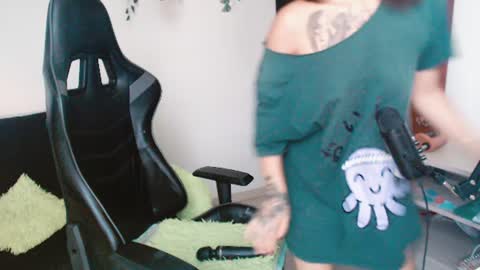 jade 18  online show from July 4, 6:59 pm
