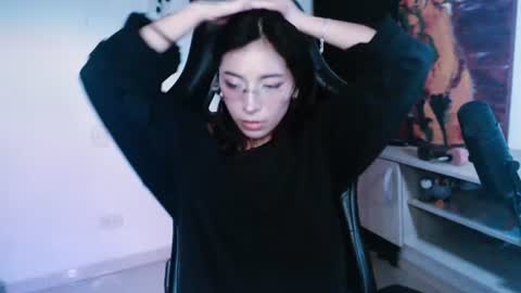 jade 18  online show from July 5, 6:52 am