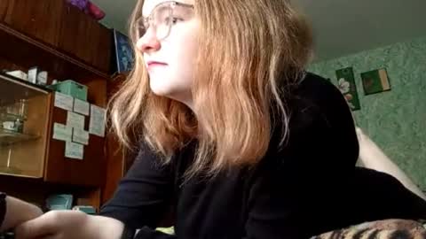 I am Vanessa Help me reach 10 Thumbs Up online show from October 20, 11:57 am