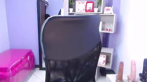 Snapshot of jade_brown_ chatting on February 6, 3:06 am Jade online show from February 6, 3:06 am