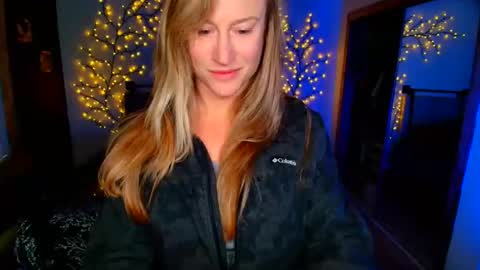 jadeamaryllis_ online show from May 2, 2:20 pm