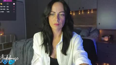 Jade online show from May 2, 6:33 pm