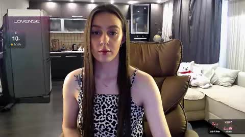 Jasmine online show from June 21, 1:37 pm