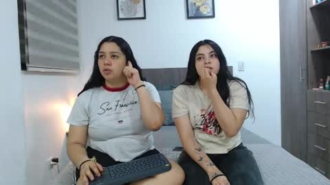 Jazmin and Scarlett online show from May 20, 9:39 am