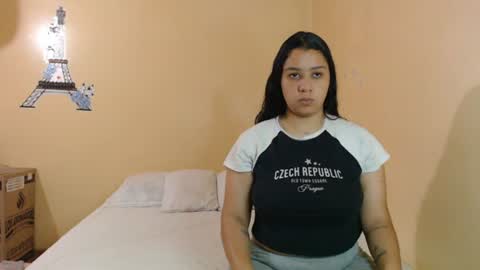 Jazmin and Scarlett online show from July 15, 8:30 am