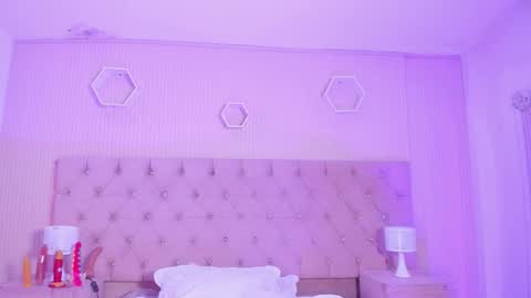 Jazminrusso  online show from February 6, 6:39 am