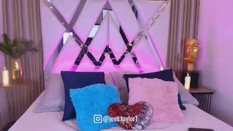 Jeen Taylor online show from October 11, 8:22 pm