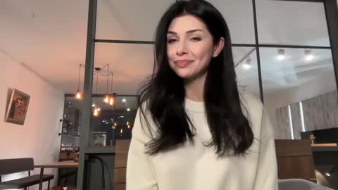 jennifer bones online show from December 1, 8:33 pm