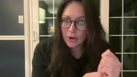 Snapshot of jellybeanin chatting on December 27, 8:45 am Jelli online show from December 27, 8:45 am