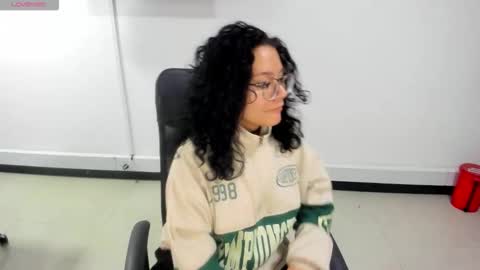 jenn online show from November 15, 7:48 pm