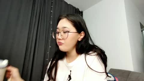 Snapshot of jennatyan chatting on December 31, 2:29 am JENNA online show from December 31, 2:29 am