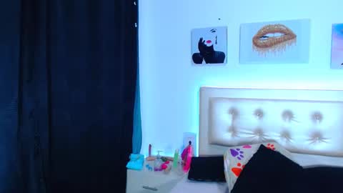 Snapshot of jenng18 chatting on December 20, 1:14 am jenn online show from December 20, 1:14 am