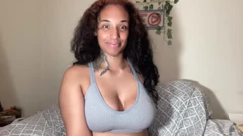 Snapshot of jenni_cash chatting on October 13, 8:17 am Mistress Jenni online show from October 13, 8:17 am