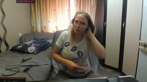 JenniDeep online show from July 14, 9:35 am
