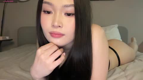 jennie_yung online show from May 17, 11:48 pm