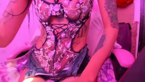 jennifer_bodyy0404 online show from February 3, 6:56 pm