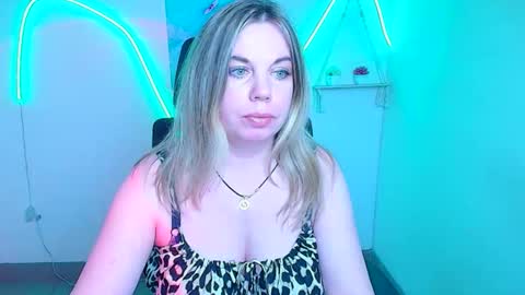 Jennifer online show from May 3, 11:57 am