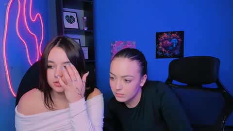 jennifer_sheil online show from February 4, 2:42 pm