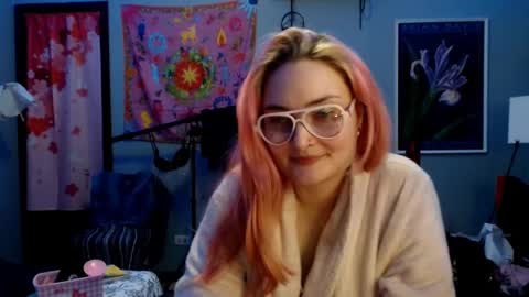 Snapshot of jennifergwen chatting on February 27, 2:32 am Jennifer Gwen online show from February 27, 2:32 am