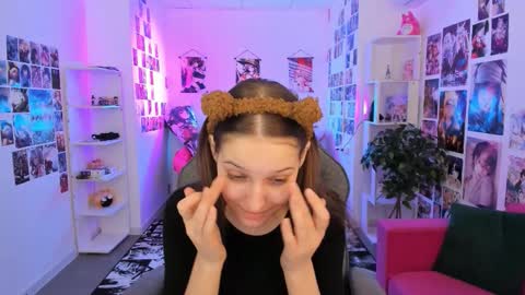 jenniferkiim online show from March 15, 8:27 am