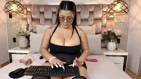Jennsexy  online show from July 25, 8:05 pm