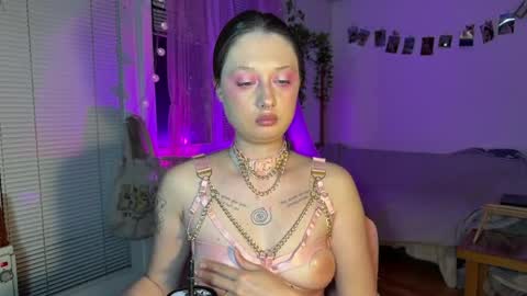 Jennifer Jenny Darling   online show from May 1, 9:07 pm