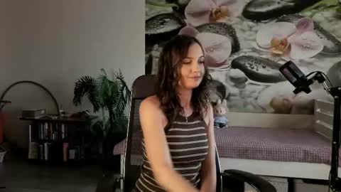 jennycutey online show from June 18, 3:52 am