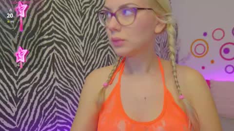 Snapshot of jennyshow chatting on October 16, 5:54 am JennyShow online show from October 16, 5:54 am