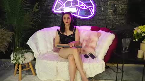 Jessica White online show from August 5, 4:41 am