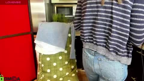 Snapshot of jessicaforris chatting on September 24, 7:40 am jessicaforris online show from September 24, 7:40 am