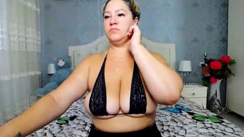 Snapshot of jessicalove20 chatting on September 12, 12:12 pm single mommy online show from September 12, 12:12 pm
