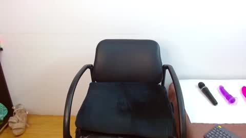 jessicarabbit4 online show from February 11, 3:08 am