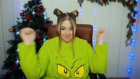 Snapshot of jessikadaniels chatting on December 19, 7:29 am Jess online show from December 19, 7:29 am